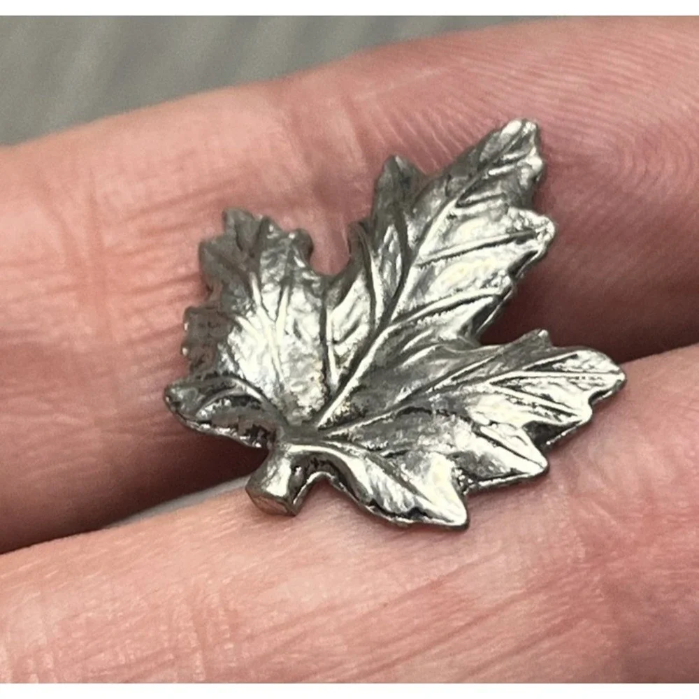 Maple Leaf Cufflinks Men's Silver Tone Canadian Theme Formal Dress Shirt Jewelry
